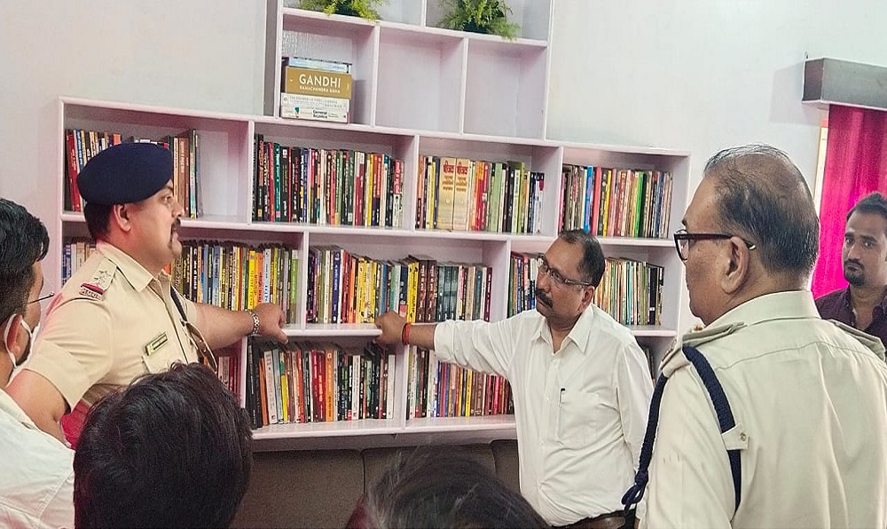 सिंगरौलीः पुलिस की पहल, थाने में पुलिस कर्मी कर सकेगे पढ़ाई, बनाया गया पुस्तकालय